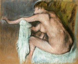 Femme qui séchant son bras