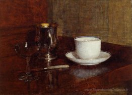 Verbe morte, gobelet argenté et tasse de champagne