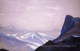 Une pente de neige escarpée