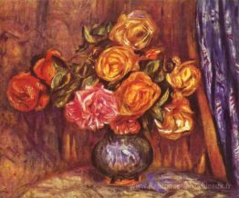 Roses avant le rideau bleu