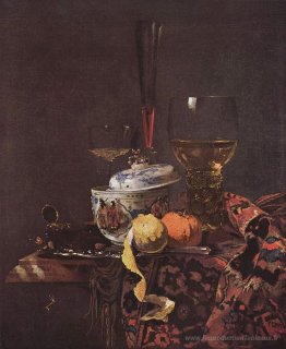 Nature morte avec la verrerie et le bol recouvert de porcelaine