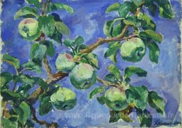 Pommes contre le ciel bleu
