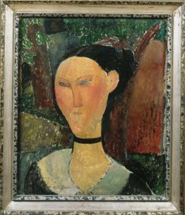 Une femme avec du ruban de velours