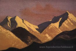 Himalaya. Montagnes allumées par le coucher du soleil.