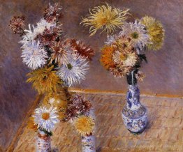 Quatre vases de chrysanthemums