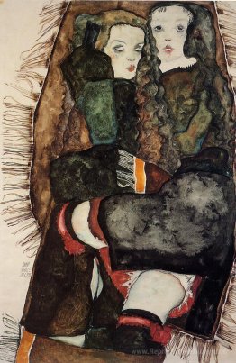 Deux filles sur une couverture à franges