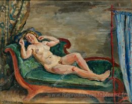 Femme sur canapé