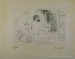Peintre de travail observé par un modèle nu