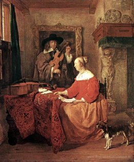 Une femme assise à une table et un homme en réglant un violon