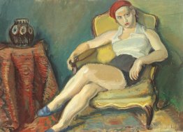 Femme en chaise jaune