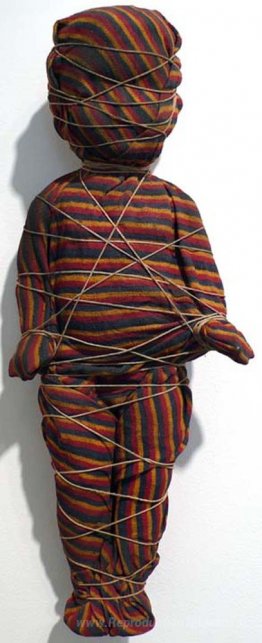 Poupée enveloppée (rayée)