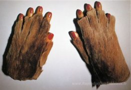Gants en fourrure avec des doigts en bois