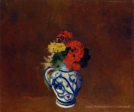 Géraniums et autres fleurs dans un vase de grès