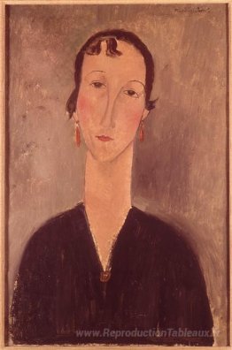 Femme avec boucles d'oreilles