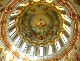 La peinture du dôme principal du temple du Christ le Sauveur à M