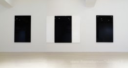 Orange, peinture noire avec bord bleu et bordeaux