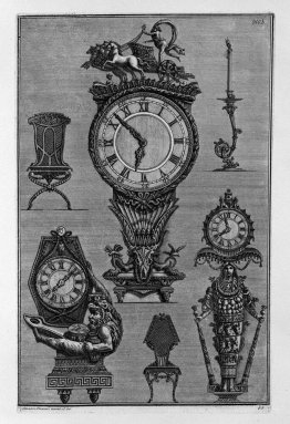 Trois horloges, deux chaises, un lustre