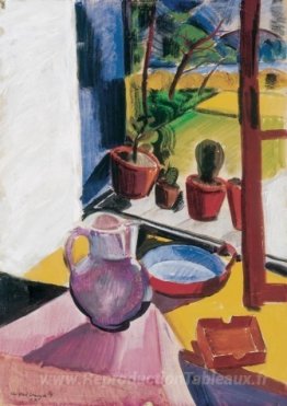 Pots de fleurs sur le rebord de la fenêtre