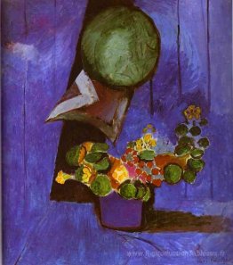 Fleurs et assiette en céramique