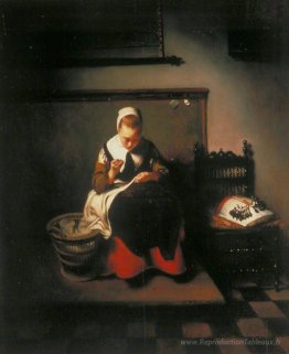 Une jeune femme coudre