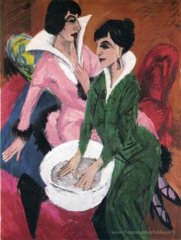 Deux femmes avec un lavabo