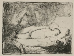 Une femme allongée sur un lit