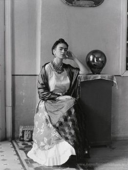 Frida avec Globe, Coyoacan, Mexique