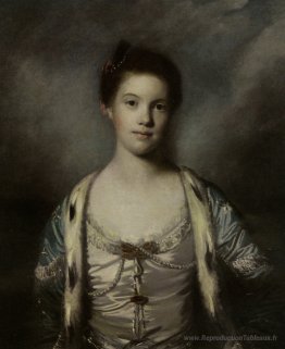 Portrait de Bridget Moris dans une robe de soie blanche