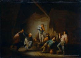 Couple dansant et joyeux compagnie dans un intérieur