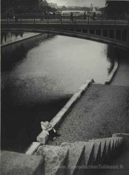Couple s'embrassant sous le double pont au, Paris