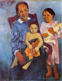 Tahitienne et deux enfants