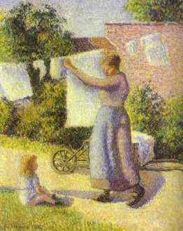 Femme raccroche le lavage