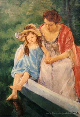 Mère et enfant dans un bateau