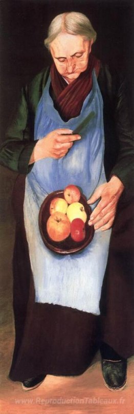 Vieille femme peeliing pomme