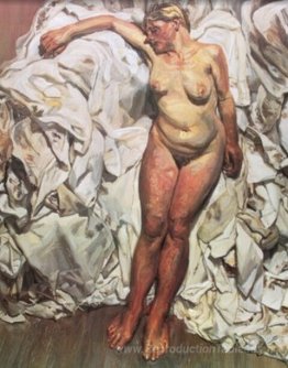 Debout près des chiffons