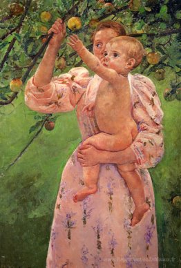 Bébé atteignant une pomme