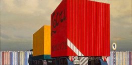 Camion et remorque s'approchant d'une ville