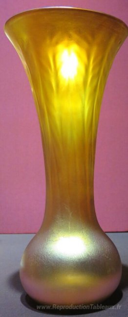 Vase en verre à long cou
