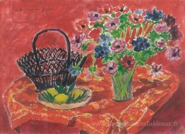 Vaso d'anemoni, cedri et panier sur la table