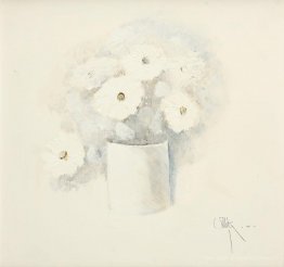 Vase avec des fleurs blanches
