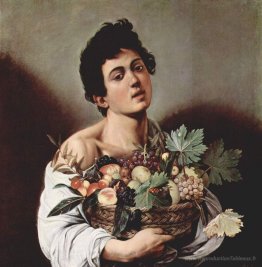 Garçon avec un panier de fruits