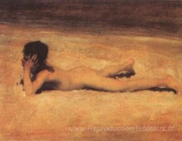 Garçon nu sur la plage