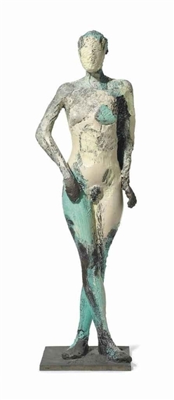 Figure avec les jambes croisées