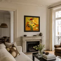 Vase japonais avec roses et anémones — Appartement parisien