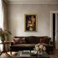 Vase avec asters, salvia et autres fleurs — Appartement parisien