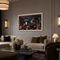 Nature morte avec des fleurs et des fruits — Hôtel de charme