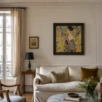 Dame avec fan — Appartement parisien