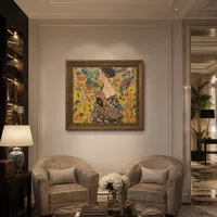 Dame avec fan — Hôtel de charme