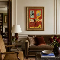 Grand intérieur rouge — Maison de collectionneur