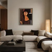 Jeanne Hebuterne avec chapeau et collier — Résidence contemporaine